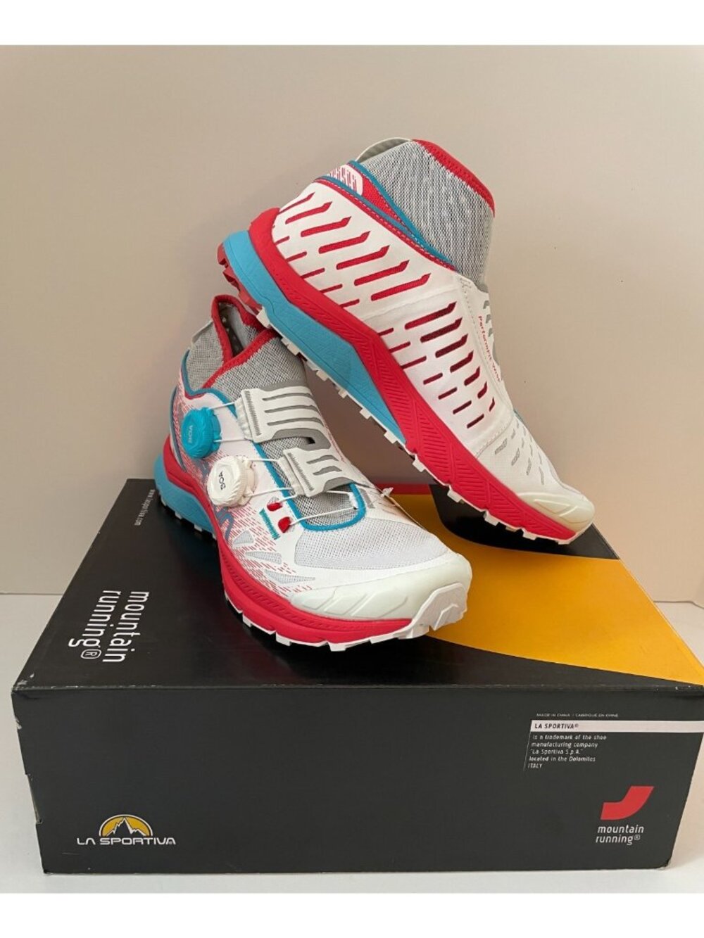 La Sportiva Jackal II Boa Mountain Running Shoes Hibiscus Women Size 10.5 - NEW